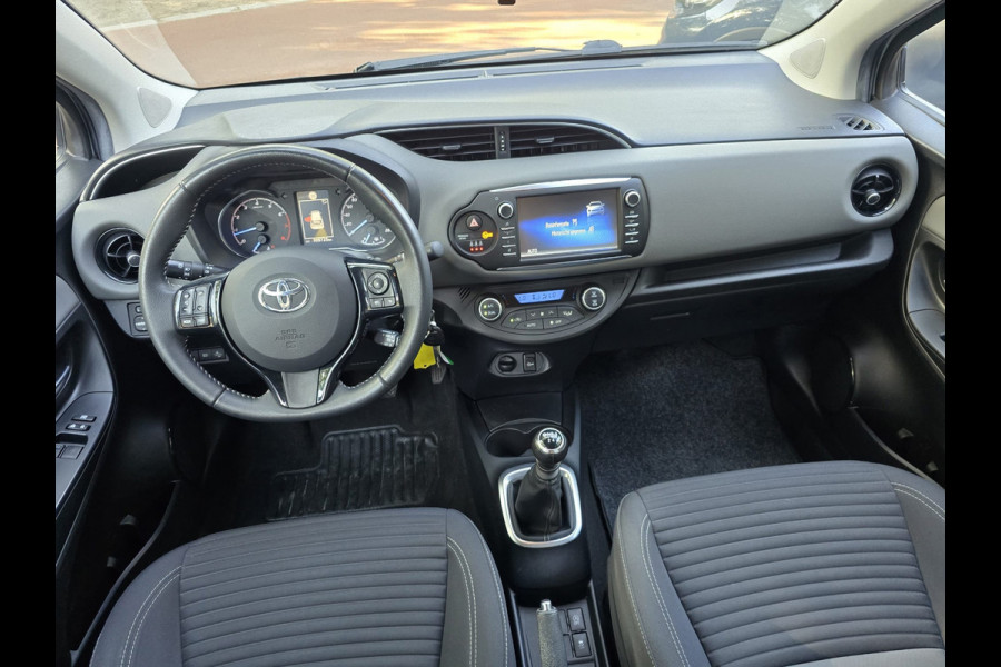 Toyota Yaris 1.5 VVT-i Active | 2E EIGENAAR | 3/6 OF 12 MND GARANTIE | CAMERA | AIRCO | NW APK |