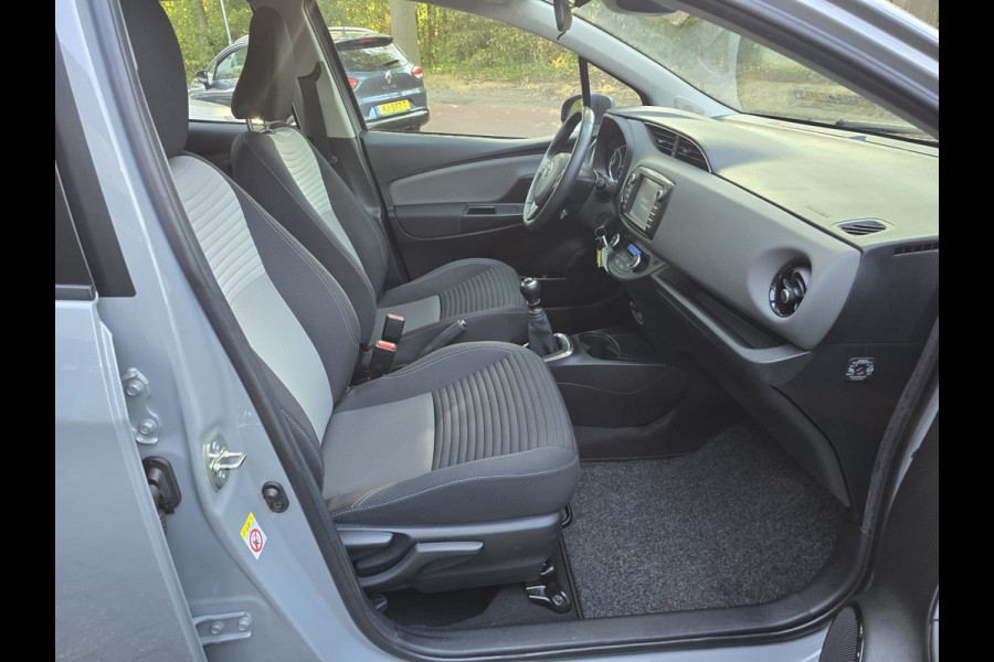 Toyota Yaris 1.5 VVT-i Active | 2E EIGENAAR | 3/6 OF 12 MND GARANTIE | CAMERA | AIRCO | NW APK |
