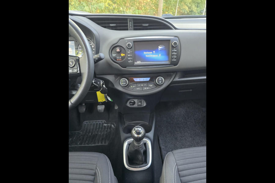 Toyota Yaris 1.5 VVT-i Active | 2E EIGENAAR | 3/6 OF 12 MND GARANTIE | CAMERA | AIRCO | NW APK |
