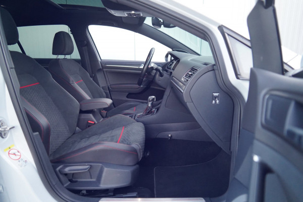 Volkswagen Golf 2.0 TSI GTI Performance / Pano / Dealeronderhouden / Dynaudio / Bearlock / White Silver Metallic