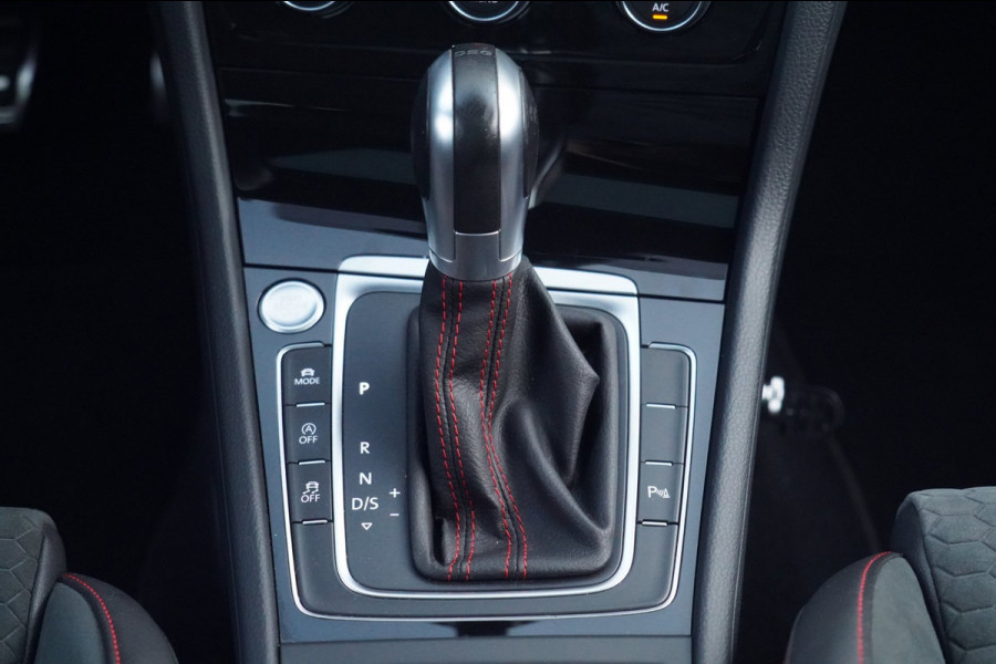 Volkswagen Golf 2.0 TSI GTI Performance / Pano / Dealeronderhouden / Dynaudio / Bearlock / White Silver Metallic