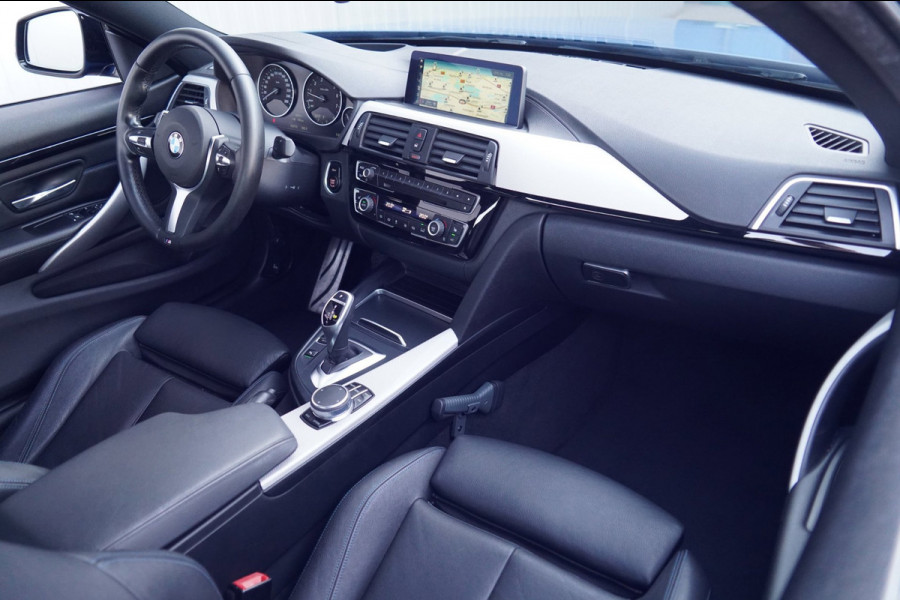 BMW 4 Serie Coupé 430i High Executive / M-Sport / NL-Auto / Dealeronderhouden / Estoril Blue / Leder / Navi