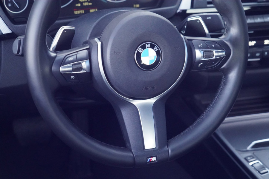 BMW 4 Serie Coupé 430i High Executive / M-Sport / NL-Auto / Dealeronderhouden / Estoril Blue / Leder / Navi