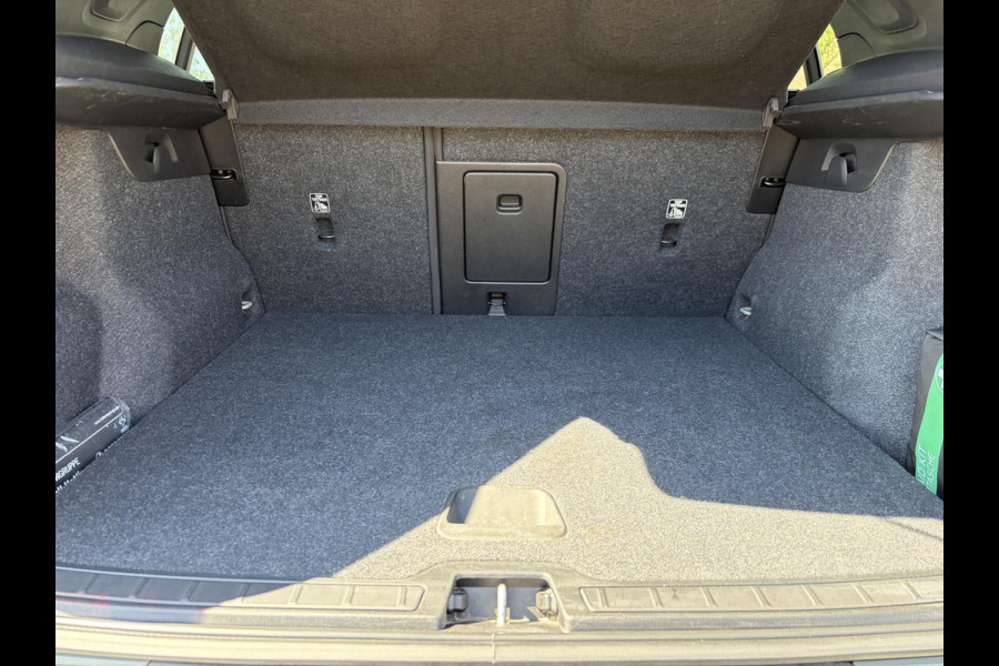 Volvo XC40 Core Recharge Pure Electric 2WD SOH 95%| VOLVO ONDERHOUDEN| RIJKLAARPRIJS INCL. 12 MND BOVAG GARANTIE| WARMTEPOMP| STOEL + STUURVERWARMING