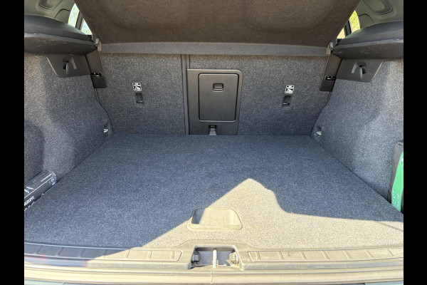 Volvo XC40 Core Recharge Pure Electric 2WD SOH 95%| VOLVO ONDERHOUDEN| RIJKLAARPRIJS INCL. 12 MND BOVAG GARANTIE| WARMTEPOMP| STOEL + STUURVERWARMING