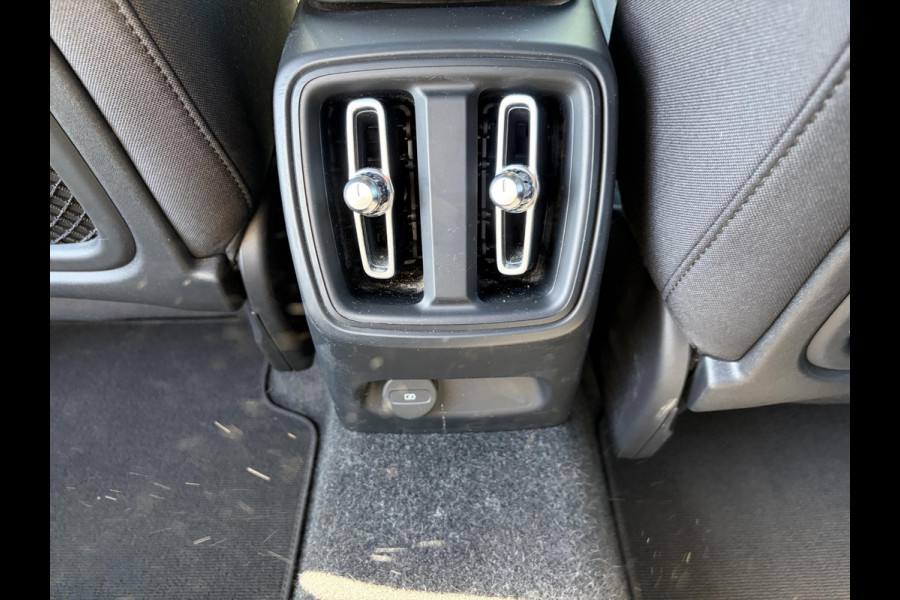 Volvo XC40 Core Recharge Pure Electric 2WD SOH 95%| VOLVO ONDERHOUDEN| RIJKLAARPRIJS INCL. 12 MND BOVAG GARANTIE| WARMTEPOMP| STOEL + STUURVERWARMING
