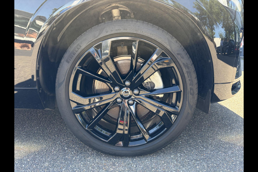 Volvo XC60 2.0 T6 Plug-in hybrid AWD Plus Black Edition EL. TREKHAAK | DEALER ONDERHOUDEN | STOEL VERWARMING VOOR EN ACHTER | PANORAMA DAK | 360 GRADEN CAMERA | ELEK. STOELEN MET GEHEUGEN | 12 MAANDEN BOVAG GARANTIE