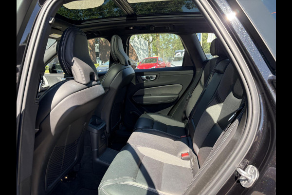 Volvo XC60 2.0 T6 Plug-in hybrid AWD Plus Black Edition EL. TREKHAAK | DEALER ONDERHOUDEN | STOEL VERWARMING VOOR EN ACHTER | PANORAMA DAK | 360 GRADEN CAMERA | ELEK. STOELEN MET GEHEUGEN | 12 MAANDEN BOVAG GARANTIE