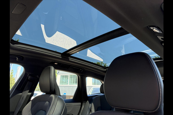 Volvo XC60 2.0 T6 Plug-in hybrid AWD Plus Black Edition EL. TREKHAAK | DEALER ONDERHOUDEN | STOEL VERWARMING VOOR EN ACHTER | PANORAMA DAK | 360 GRADEN CAMERA | ELEK. STOELEN MET GEHEUGEN | 12 MAANDEN BOVAG GARANTIE
