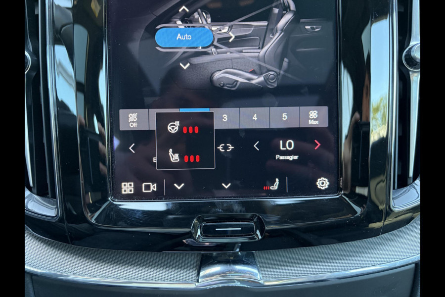 Volvo XC60 2.0 T6 Plug-in hybrid AWD Plus Black Edition EL. TREKHAAK | DEALER ONDERHOUDEN | STOEL VERWARMING VOOR EN ACHTER | PANORAMA DAK | 360 GRADEN CAMERA | ELEK. STOELEN MET GEHEUGEN | 12 MAANDEN BOVAG GARANTIE