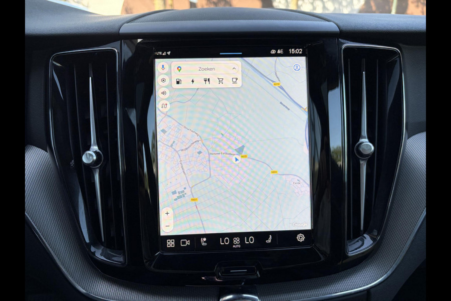 Volvo XC60 2.0 T6 Plug-in hybrid AWD Plus Black Edition EL. TREKHAAK | DEALER ONDERHOUDEN | STOEL VERWARMING VOOR EN ACHTER | PANORAMA DAK | 360 GRADEN CAMERA | ELEK. STOELEN MET GEHEUGEN | 12 MAANDEN BOVAG GARANTIE