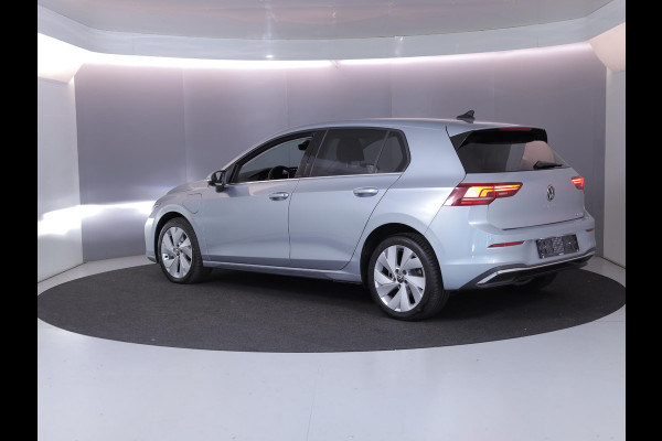 Volkswagen Golf 1.5 eHybrid Style Edition 204 pk Automaat (DSG) | Private lease vanaf €610| Navigatie via App | Parkeersensoren (Park assist) | Achteruitrijcamera | Adaptieve cruise control | Autom. airco (3 zones) |