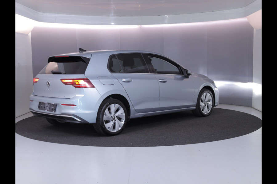 Volkswagen Golf 1.5 eHybrid Style Edition 204 pk Automaat (DSG) | Private lease vanaf €610| Navigatie via App | Parkeersensoren (Park assist) | Achteruitrijcamera | Adaptieve cruise control | Autom. airco (3 zones) |
