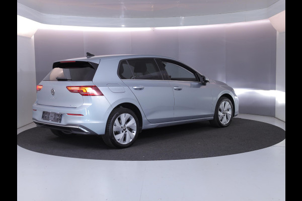 Volkswagen Golf 1.5 eHybrid Style Edition 204 pk Automaat (DSG) | Private lease vanaf €610| Navigatie via App | Parkeersensoren (Park assist) | Achteruitrijcamera | Adaptieve cruise control | Autom. airco (3 zones) |