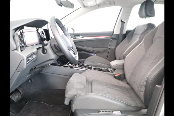 Volkswagen Golf 1.5 eHybrid Style Edition 204 pk Automaat (DSG) | Private lease vanaf €610| Navigatie via App | Parkeersensoren (Park assist) | Achteruitrijcamera | Adaptieve cruise control | Autom. airco (3 zones) |