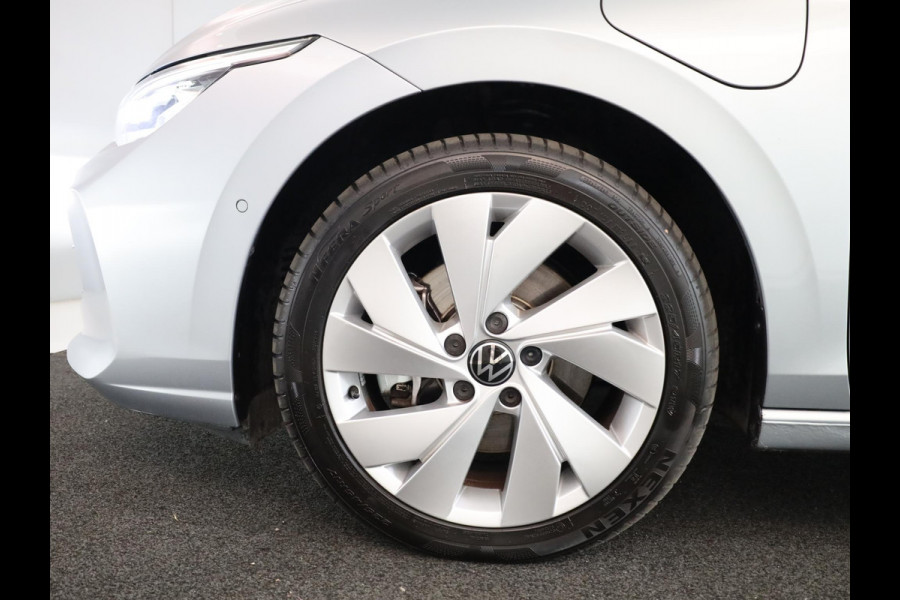 Volkswagen Golf 1.5 eHybrid Style Edition 204 pk Automaat (DSG) | Private lease vanaf €610| Navigatie via App | Parkeersensoren (Park assist) | Achteruitrijcamera | Adaptieve cruise control | Autom. airco (3 zones) |