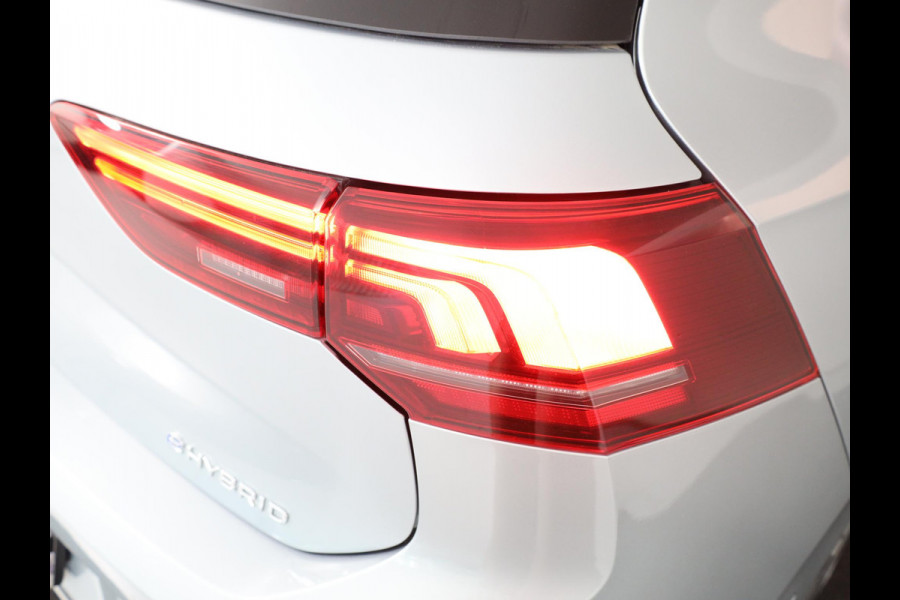 Volkswagen Golf 1.5 eHybrid Style Edition 204 pk Automaat (DSG) | Private lease vanaf €610| Navigatie via App | Parkeersensoren (Park assist) | Achteruitrijcamera | Adaptieve cruise control | Autom. airco (3 zones) |