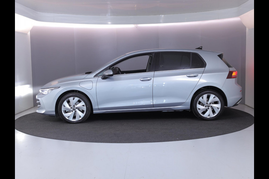 Volkswagen Golf 1.5 eHybrid Style Edition 204 pk Automaat (DSG) | Private lease vanaf €610| Navigatie via App | Parkeersensoren (Park assist) | Achteruitrijcamera | Adaptieve cruise control | Autom. airco (3 zones) |