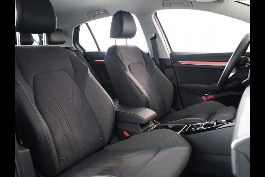 Volkswagen Golf 1.5 eHybrid Style Edition 204 pk Automaat (DSG) | Private lease vanaf €610| Navigatie via App | Parkeersensoren (Park assist) | Achteruitrijcamera | Adaptieve cruise control | Autom. airco (3 zones) |