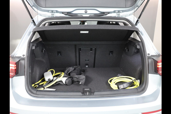 Volkswagen Golf 1.5 eHybrid Style Edition 204 pk Automaat (DSG) | Private lease vanaf €610| Navigatie via App | Parkeersensoren (Park assist) | Achteruitrijcamera | Adaptieve cruise control | Autom. airco (3 zones) |