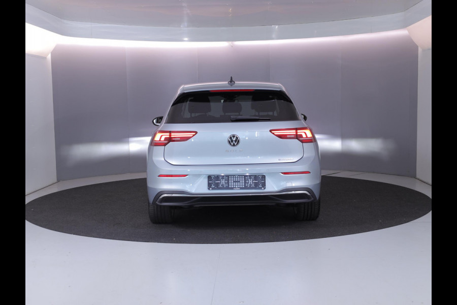 Volkswagen Golf 1.5 eHybrid Style Edition 204 pk Automaat (DSG) | Private lease vanaf €610| Navigatie via App | Parkeersensoren (Park assist) | Achteruitrijcamera | Adaptieve cruise control | Autom. airco (3 zones) |