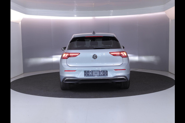 Volkswagen Golf 1.5 eHybrid Style Edition 204 pk Automaat (DSG) | Private lease vanaf €610| Navigatie via App | Parkeersensoren (Park assist) | Achteruitrijcamera | Adaptieve cruise control | Autom. airco (3 zones) |