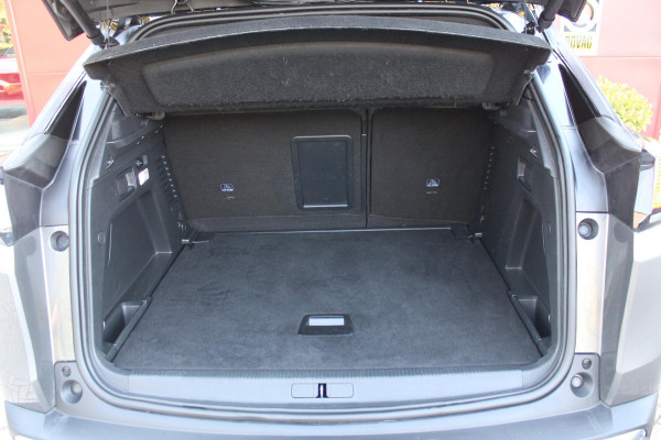 Peugeot 3008 1.2 130PK AUTOMAAT GT LINE | PANORAMA SCHUIF/KANTEL DAK | TREKHAAK | LEDEREN BEKLEDING | ELETRISCH BEDIENBARE BESTUURDERSSTOEL MET GEHEUGENFUNCTIE | MASSAGE STOELEN | FULL LED KOPLAMPEN | ELEKTRISCH BEDIENBARE ACHTERKLEP | ALL SEASON BANDEN | APPLE CARPLAY/ANDROID AUTO | NAVIGATIE | CLIMATE CONTROL | DODEHOEK DETECTIE | ADAPTIVE CRUISE CONTROL | KEYLESS ENTRY/START | STOEL VERWARMING |