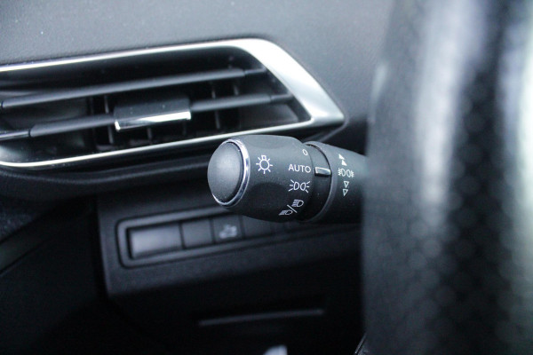 Peugeot 3008 1.2 130PK AUTOMAAT GT LINE | PANORAMA SCHUIF/KANTEL DAK | TREKHAAK | LEDEREN BEKLEDING | ELETRISCH BEDIENBARE BESTUURDERSSTOEL MET GEHEUGENFUNCTIE | MASSAGE STOELEN | FULL LED KOPLAMPEN | ELEKTRISCH BEDIENBARE ACHTERKLEP | ALL SEASON BANDEN | APPLE CARPLAY/ANDROID AUTO | NAVIGATIE | CLIMATE CONTROL | DODEHOEK DETECTIE | ADAPTIVE CRUISE CONTROL | KEYLESS ENTRY/START | STOEL VERWARMING |