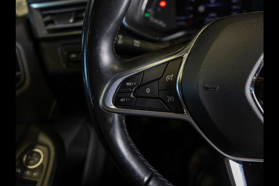 Renault Clio 1.0 TCe Intens 101pk / Achteruitrijcamera / Navigatie / Airco / Klimaatregeling / Apple carplay /