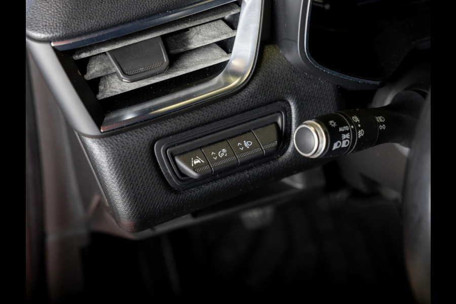 Renault Clio 1.0 TCe Intens 101pk / Achteruitrijcamera / Navigatie / Airco / Klimaatregeling / Apple carplay /