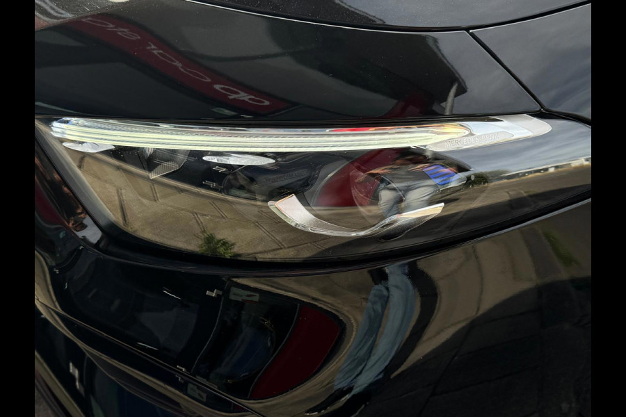Mercedes-Benz A-Klasse 200 AMG Facelift | Panorama | Head Up | Memory Seats | Sfeer verlichting | Camera voor - achter | Carplay |