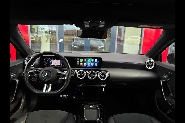 Mercedes-Benz A-Klasse 200 AMG Facelift | Panorama | Head Up | Memory Seats | Sfeer verlichting | Camera voor - achter | Carplay |