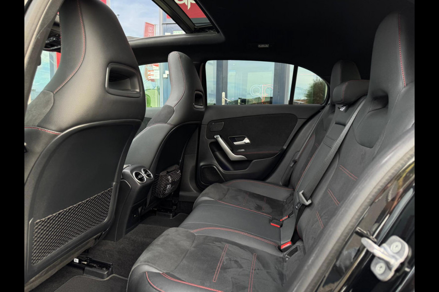 Mercedes-Benz A-Klasse 200 AMG Facelift | Panorama | Head Up | Memory Seats | Sfeer verlichting | Camera voor - achter | Carplay |