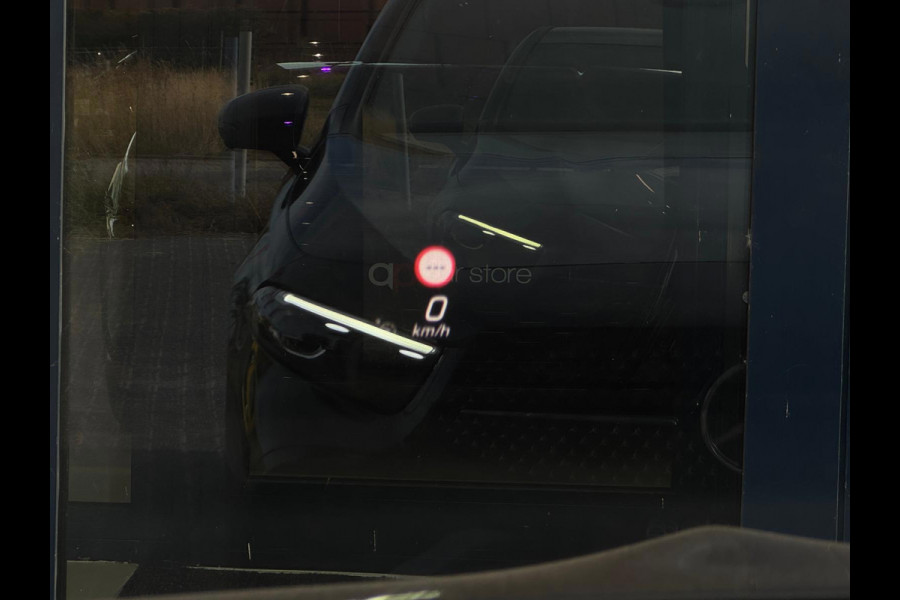 Mercedes-Benz A-Klasse 200 AMG Facelift | Panorama | Head Up | Memory Seats | Sfeer verlichting | Camera voor - achter | Carplay |