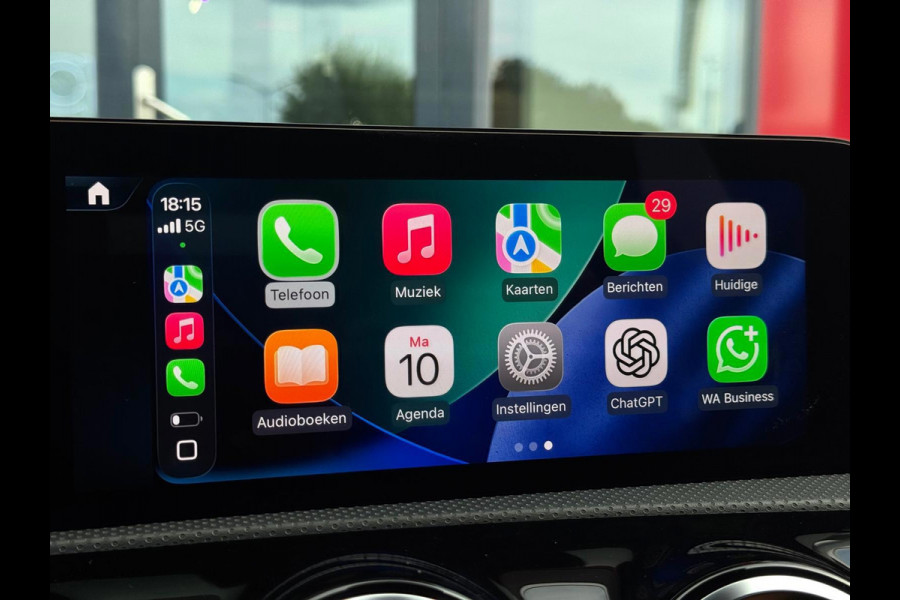 Mercedes-Benz A-Klasse 200 AMG Facelift | Panorama | Head Up | Memory Seats | Sfeer verlichting | Camera voor - achter | Carplay |