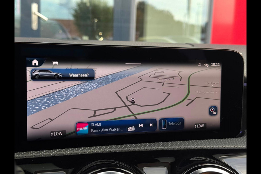 Mercedes-Benz A-Klasse 200 AMG Facelift | Panorama | Head Up | Memory Seats | Sfeer verlichting | Camera voor - achter | Carplay |