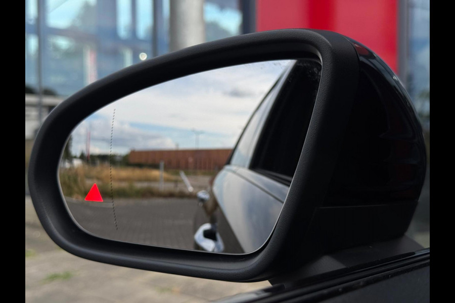 Mercedes-Benz A-Klasse 200 AMG Facelift | Panorama | Head Up | Memory Seats | Sfeer verlichting | Camera voor - achter | Carplay |