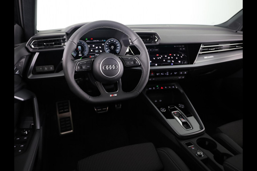Audi A3 Sportback S edition 40 TFSI e 204 pk | Assis.pak Driving+Parking plus | Warmtewerend glas donker tint | Adaptive Cruise Control | Ambient sfeerverlichting |