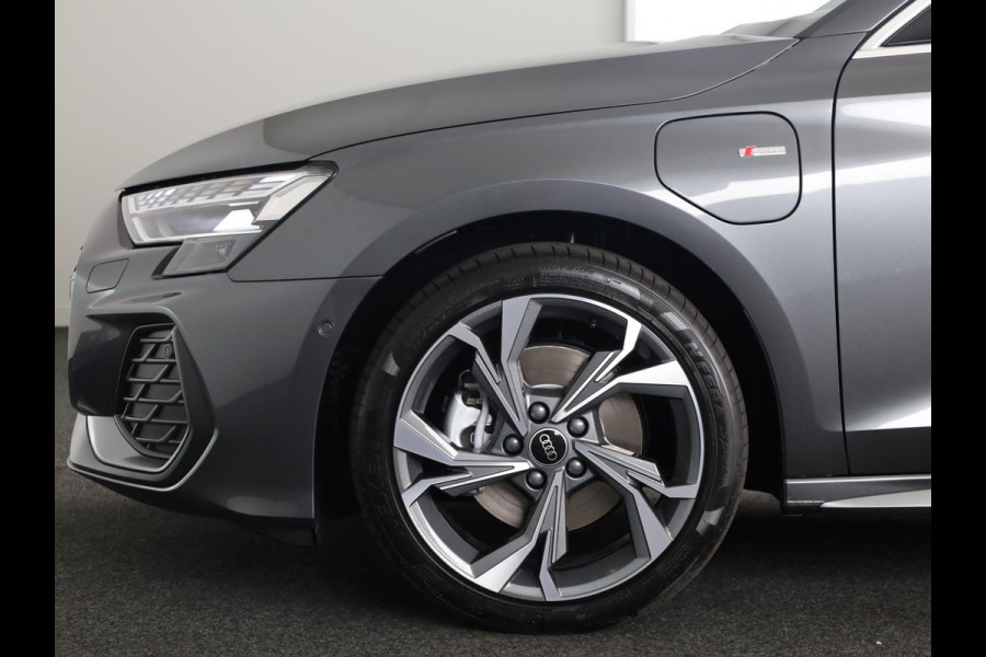 Audi A3 Sportback S edition 40 TFSI e 204 pk | Assis.pak Driving+Parking plus | Warmtewerend glas donker tint | Adaptive Cruise Control | Ambient sfeerverlichting |