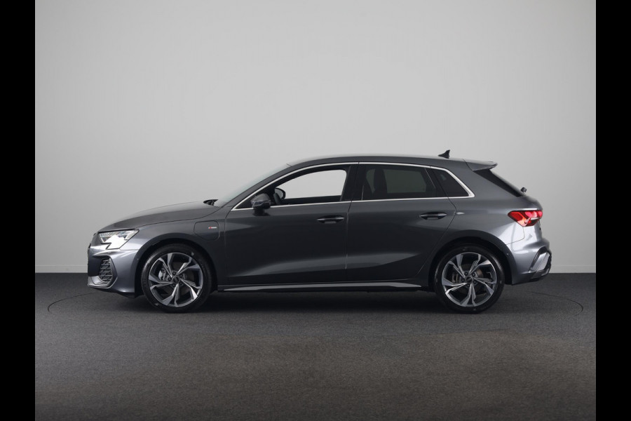 Audi A3 Sportback S edition 40 TFSI e 204 pk | Assis.pak Driving+Parking plus | Warmtewerend glas donker tint | Adaptive Cruise Control | Ambient sfeerverlichting |