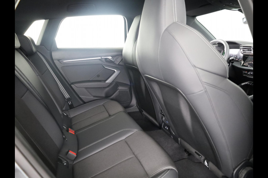 Audi A3 Sportback S edition 40 TFSI e 204 pk | Assis.pak Driving+Parking plus | Warmtewerend glas donker tint | Adaptive Cruise Control | Ambient sfeerverlichting |