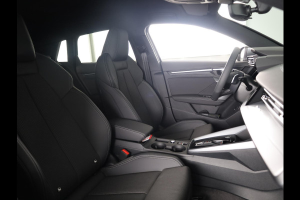 Audi A3 Sportback S edition 40 TFSI e 204 pk | Assis.pak Driving+Parking plus | Warmtewerend glas donker tint | Adaptive Cruise Control | Ambient sfeerverlichting |