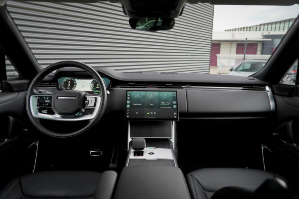 Land Rover Range Rover 3.0 P460e HSE PHEV / Batumi Gold / Towing Pack / Pano / NL Auto / 4Wiel sturing