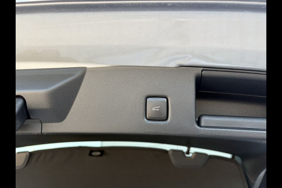 Ford Kuga 2.5 FHEV Sound Edtition. PANORAMADAK!