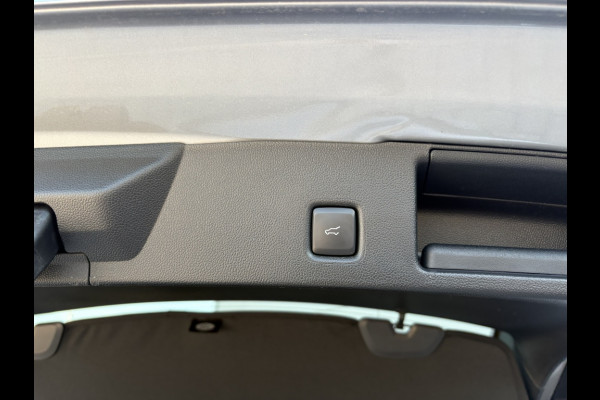 Ford Kuga 2.5 FHEV Sound Edtition. PANORAMADAK!