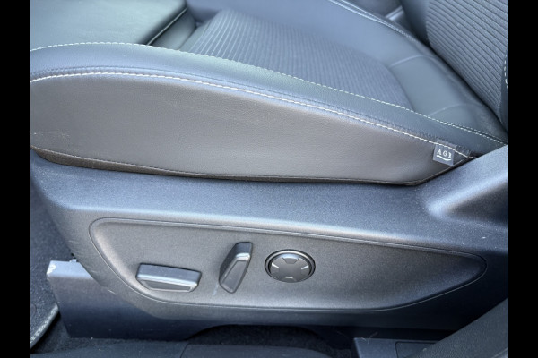 Ford Kuga 2.5 FHEV Sound Edtition. PANORAMADAK!