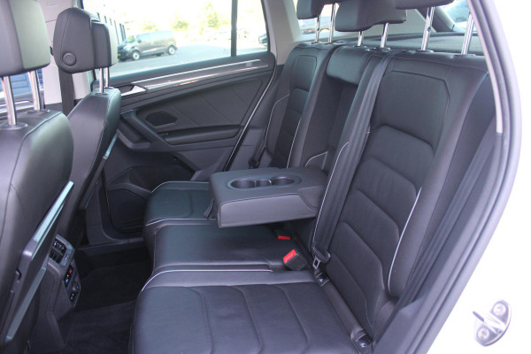 Volkswagen Tiguan 1.5 TSI 150PK AUTOMAAT HIGHLINE BUSINESS R | PANORAMA SCHUIF/KANTEL DAK | LEDEREN BEKLEDING | BESTUUDERSSTOEL ELEKTRISCH VERSTELBAAR MET GEHEUGENFUNCTIE | ELEKTRISCH WEGKLAPBARE TREKHAAK | IQ LIGHT KOPLAMPEN | VIRTUAL DISPLAY | DRAADLOZE APPLE CARPLAY/ANDROID AUTO | NAVIGATIE | 19" LICHTMETALEN VELGEN | ELEKTRISCH BEDIENBARE ACHTERKLEP | GETINTE ACHTERRUITEN | CAMERA VOOR + ACHTER | PARKEERSENSOREN VOOR + ACHTER | STOEL VERWARMING |