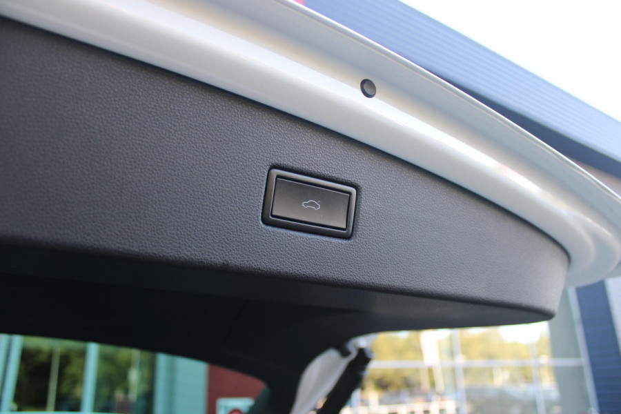 Volkswagen Tiguan 1.5 TSI 150PK AUTOMAAT HIGHLINE BUSINESS R | PANORAMA SCHUIF/KANTEL DAK | LEDEREN BEKLEDING | BESTUUDERSSTOEL ELEKTRISCH VERSTELBAAR MET GEHEUGENFUNCTIE | ELEKTRISCH WEGKLAPBARE TREKHAAK | IQ LIGHT KOPLAMPEN | VIRTUAL DISPLAY | DRAADLOZE APPLE CARPLAY/ANDROID AUTO | NAVIGATIE | 19" LICHTMETALEN VELGEN | ELEKTRISCH BEDIENBARE ACHTERKLEP | GETINTE ACHTERRUITEN | CAMERA VOOR + ACHTER | PARKEERSENSOREN VOOR + ACHTER | STOEL VERWARMING |