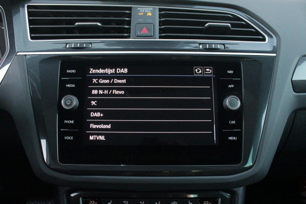 Volkswagen Tiguan 1.5 TSI 150PK AUTOMAAT HIGHLINE BUSINESS R | PANORAMA SCHUIF/KANTEL DAK | LEDEREN BEKLEDING | BESTUUDERSSTOEL ELEKTRISCH VERSTELBAAR MET GEHEUGENFUNCTIE | ELEKTRISCH WEGKLAPBARE TREKHAAK | IQ LIGHT KOPLAMPEN | VIRTUAL DISPLAY | DRAADLOZE APPLE CARPLAY/ANDROID AUTO | NAVIGATIE | 19" LICHTMETALEN VELGEN | ELEKTRISCH BEDIENBARE ACHTERKLEP | GETINTE ACHTERRUITEN | CAMERA VOOR + ACHTER | PARKEERSENSOREN VOOR + ACHTER | STOEL VERWARMING |