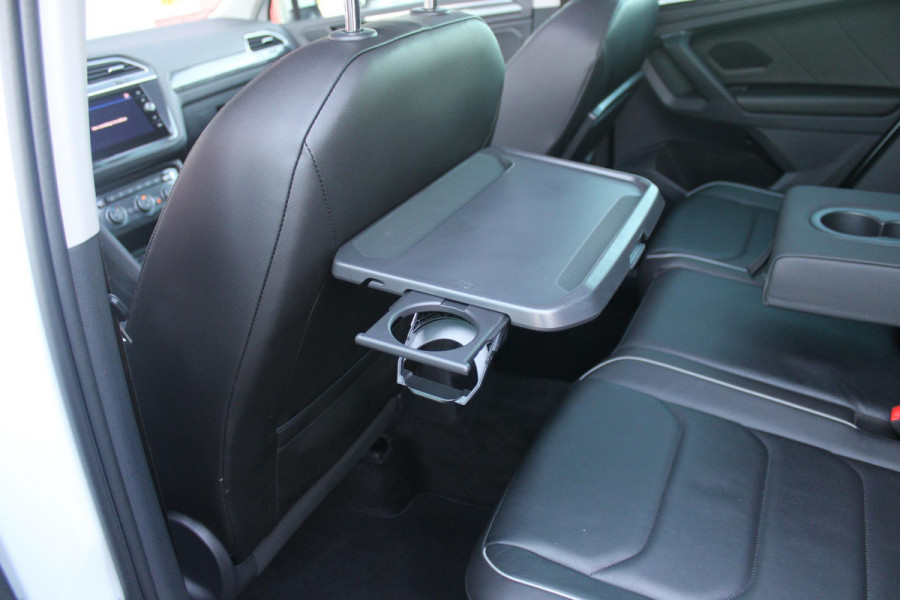Volkswagen Tiguan 1.5 TSI 150PK AUTOMAAT HIGHLINE BUSINESS R | PANORAMA SCHUIF/KANTEL DAK | LEDEREN BEKLEDING | BESTUUDERSSTOEL ELEKTRISCH VERSTELBAAR MET GEHEUGENFUNCTIE | ELEKTRISCH WEGKLAPBARE TREKHAAK | IQ LIGHT KOPLAMPEN | VIRTUAL DISPLAY | DRAADLOZE APPLE CARPLAY/ANDROID AUTO | NAVIGATIE | 19" LICHTMETALEN VELGEN | ELEKTRISCH BEDIENBARE ACHTERKLEP | GETINTE ACHTERRUITEN | CAMERA VOOR + ACHTER | PARKEERSENSOREN VOOR + ACHTER | STOEL VERWARMING |